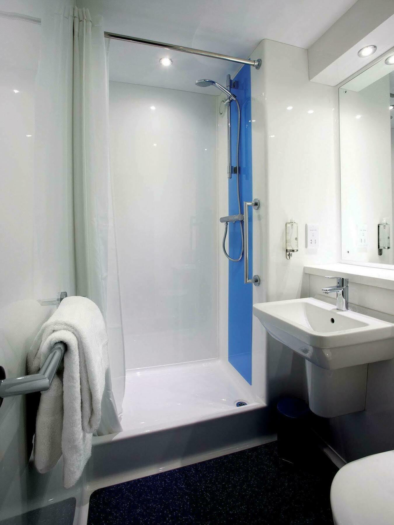 Travelodge Croydon Central Buitenkant foto
